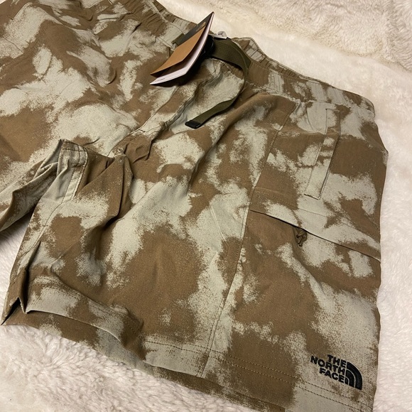 * NWT The North Face men’s Class V belted shorts in green tie dye Large - Picture 3 of 11